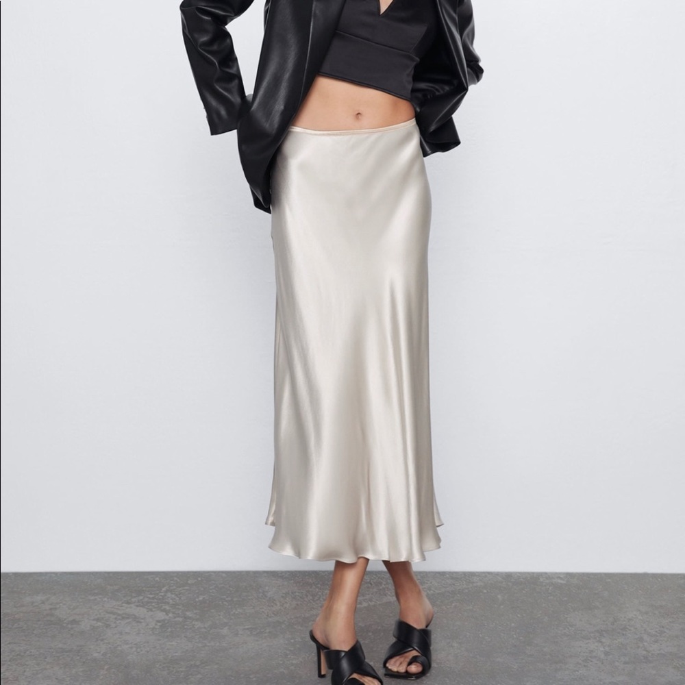 Zara Satin Midi Skirt - L
